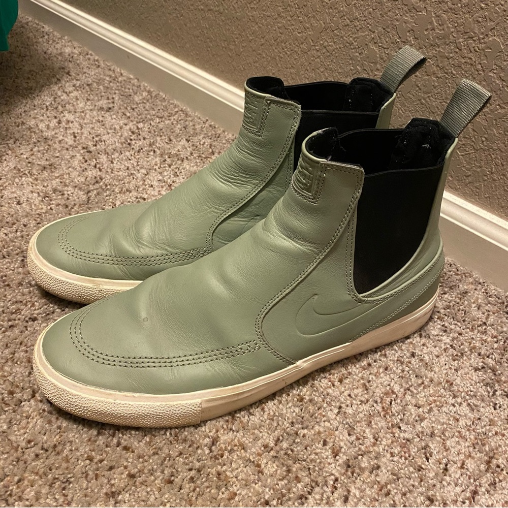 Nike Chelsea Boots